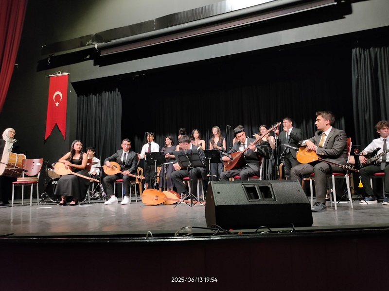 Ankara Atatürk Anadolu Lisesi Öğrencilerinden Oluşan "AAAL Halk Müziği Topluluğu"nun Yıl Sonu Konseri